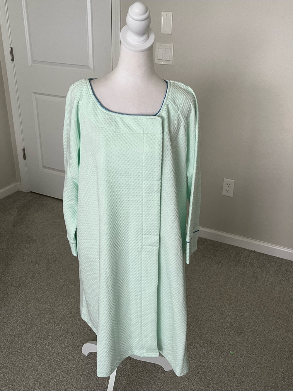 NWT Softies Women's Mint Green Quilted Robe One Size (Fits up to L The Best)